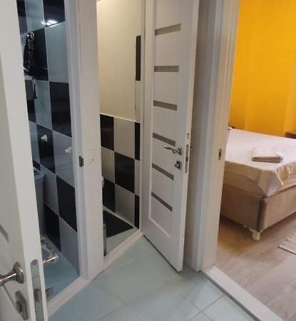 One Room With A Shared Bathroom キシナウ エクステリア 写真